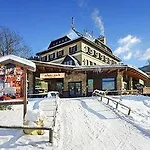 普拉哈酒店 4*